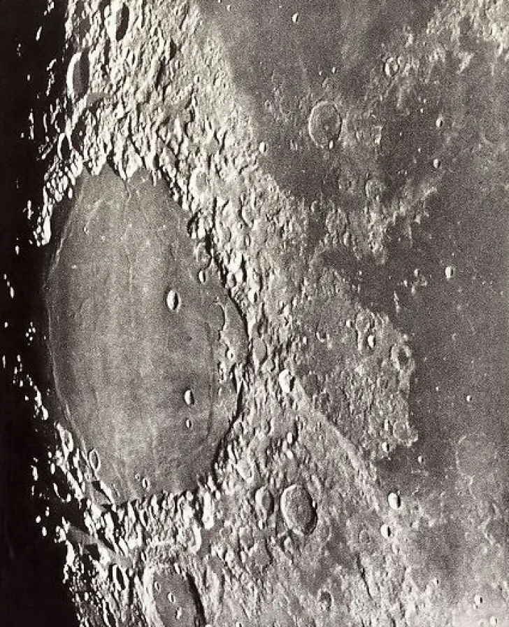 Sale Boutiques de musées Atlas photographique de la lune, Taruntius Mer des aises Macrobius (toiles sur châssis)
