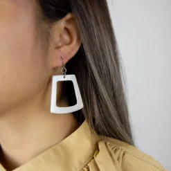 Outlet Boutiques de musées Boucles d'oreilles Trapèze en nacre blanche - L'Indochineur