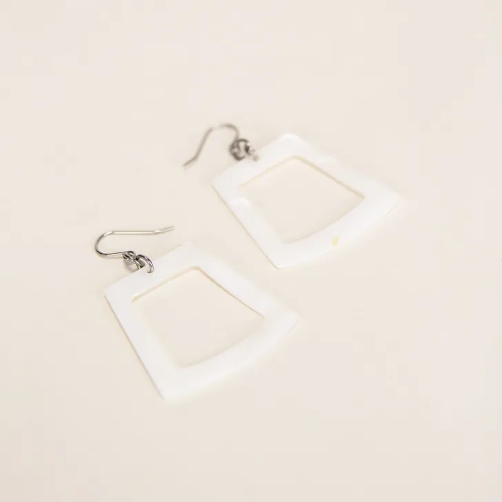 Outlet Boutiques de musées Boucles d'oreilles Trapèze en nacre blanche - L'Indochineur