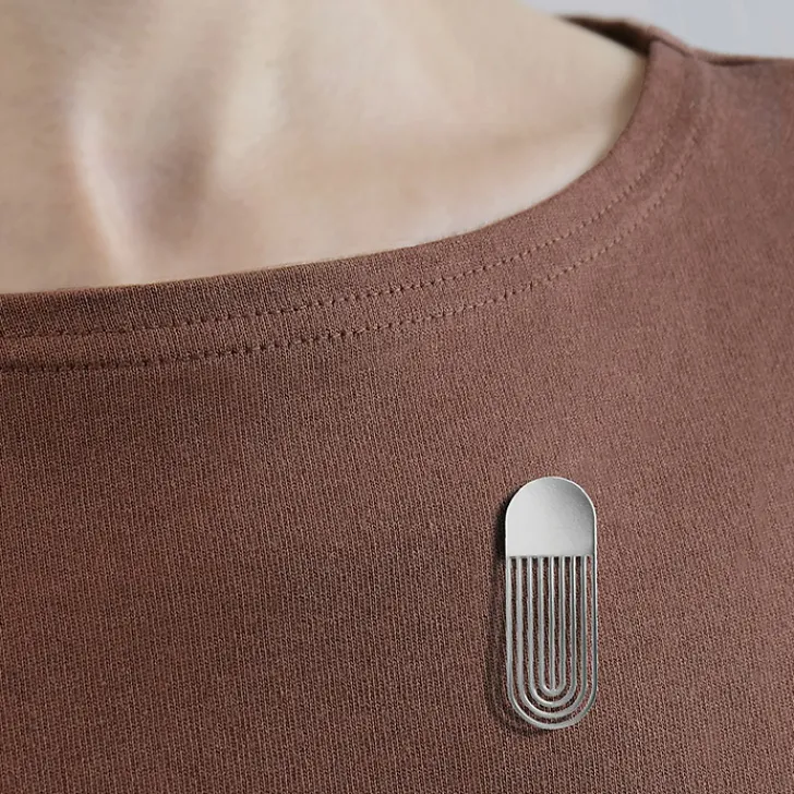 Boutiques de musées Broche magnétique oblongue argentée - Tout simplement,