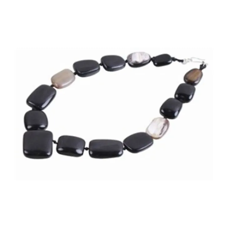 Boutiques de musées Colliers Et Pendentifs-Collier Galets en corne noire et marbrée
