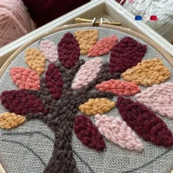 Boutiques de musées Loisirs Créatifs-Kit Punch Needle 1 Motif Arbre d'automne