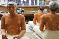 Boutiques de musées Moulage Scribe accroupi ou Scribe de Saqqarah - Taille réelle