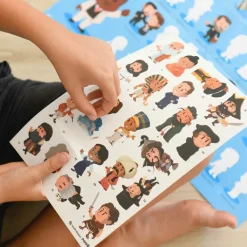 Outlet Boutiques de musées Poster pédagogique Personnages célèbres + 44 stickers - Poppik