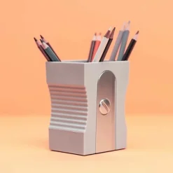 New Boutiques de musées Pot à crayons en plastique - Taille-crayon Gris - Balvi