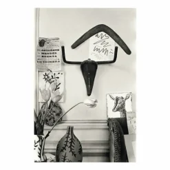 Outlet Boutiques de musées Reproduction sous Marie-Louise David Douglas Duncan - Sculpture Tête de taureau accrochée au mur du salon de l'atelier de La Californie, Cannes 1957