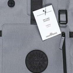 Boutiques de musées Sacs, Tote Bags-Sac à dos gris Emblèmes